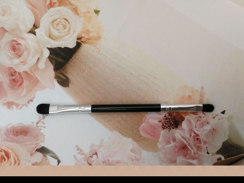 Women Fashion Portable Single Eye Shadow Brush Beauty Tool